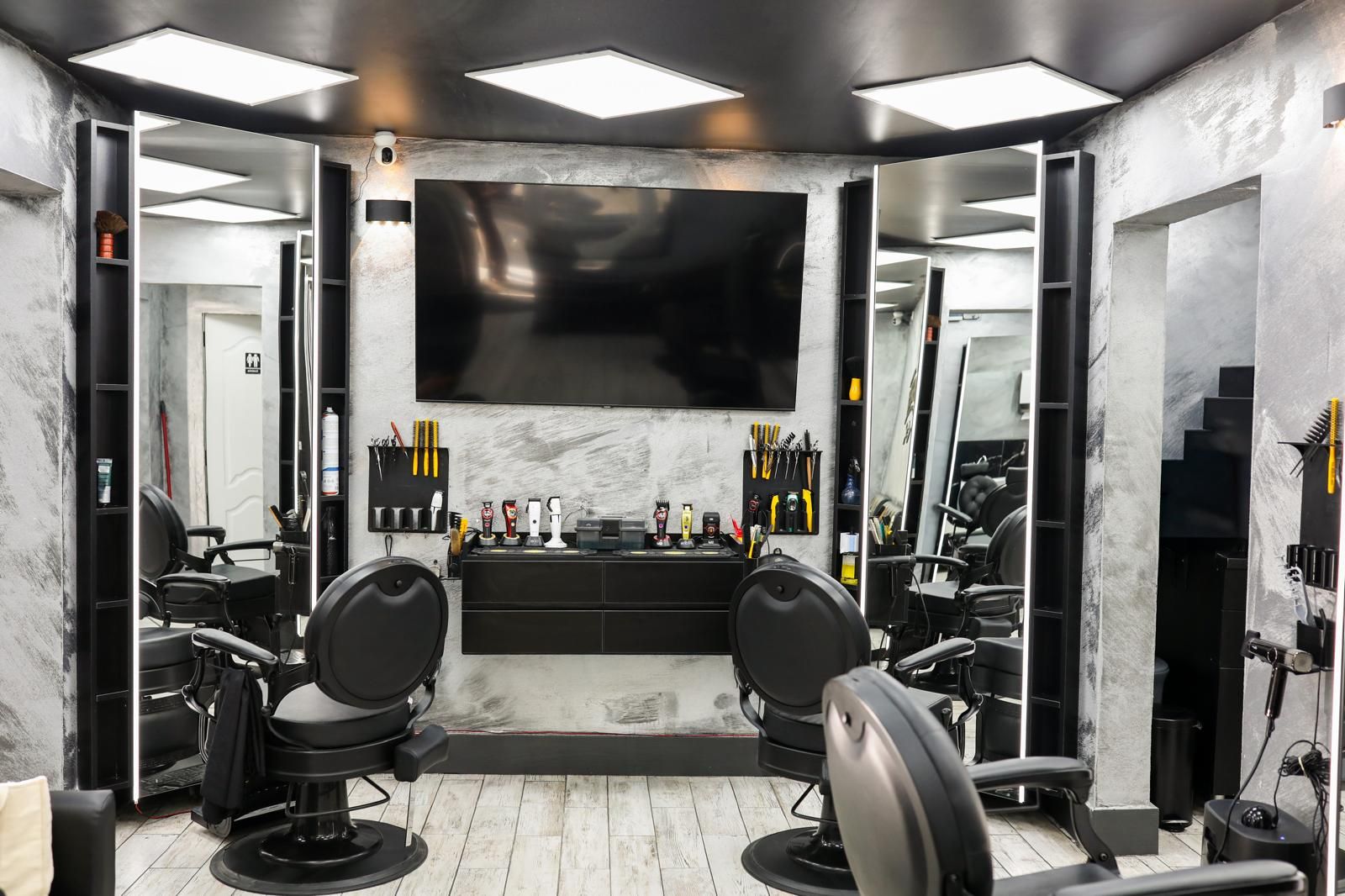 Zona principală din Legends Barbershop